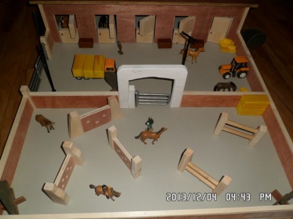 Stables arena horse jumps paddock wooden toy farm stable