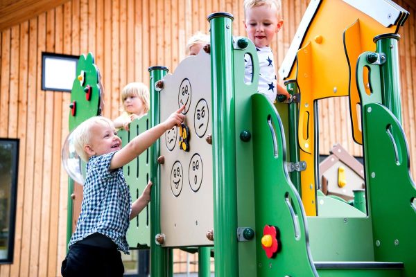 Anne MiniPlay single-tower play environment for toddlers with a slide and non-slip floor, designed to promote motor skills and balance.