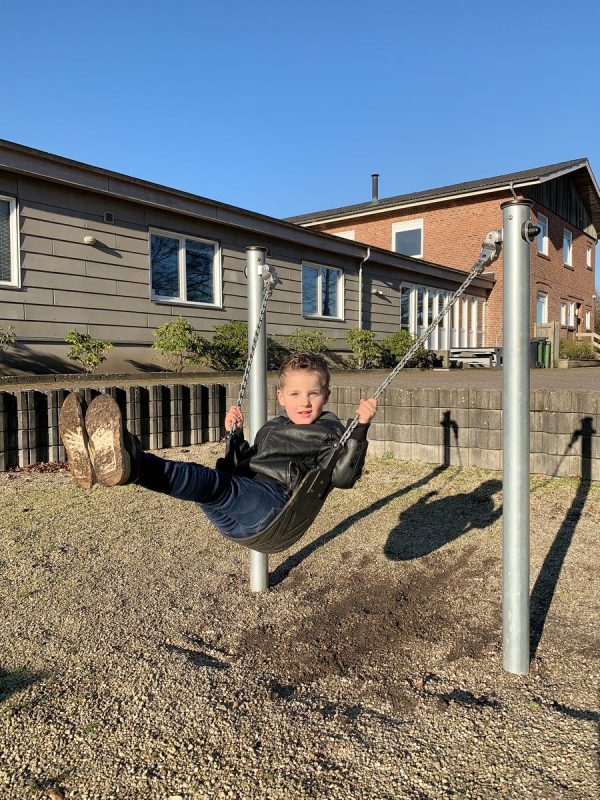 Mini swing for toddlers with low height and wide seat, designed for safe independent play. Suitable for children aged 1 and up